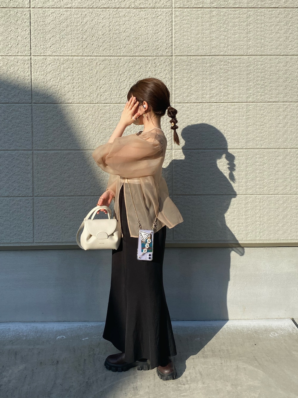 「シアートップス、マーメイドスカート、hinari、骨格ウェーブ、低身長、春夏コーデ、大学生、ootd、今日のコーデ、おしゃれさんと繋がりたい、WEARyouthコーデ、初夏コーデ」｜「Chicoの【新色追加】サイドゴアボリュームショートブーツ（ブーツ、ブラウン系）」を使った、rinさん（レディース・153cm）の春コーディネートの1枚目の写真