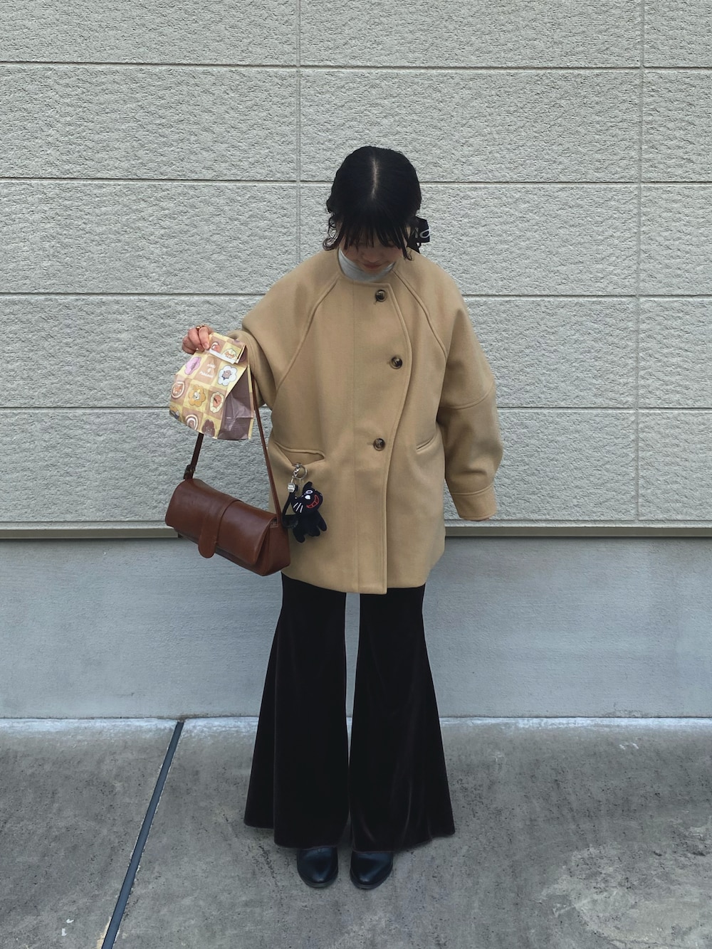 「タートルネック、冬アウター、秋冬コーデ、オトナカジュアル、フレアパンツ、骨格ウェーブ、イエベ秋、低身長、大学生、今日のコーデ、ootd、おしゃれさんと繋がりたい、真冬のあったかスタイル」｜「hinariのウェーブデザインミドルコート（その他アウター、ベージュ系）」を使った、rinさん（レディース・153cm）の冬コーディネートの1枚目の写真