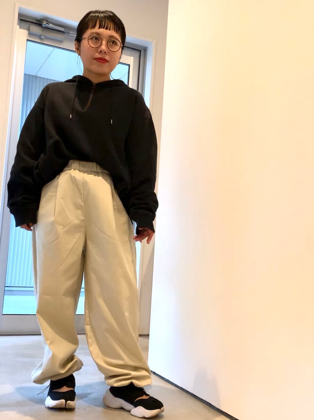 高橋愛コラボ〉フロントジップの裏毛起毛パーカー ブラック