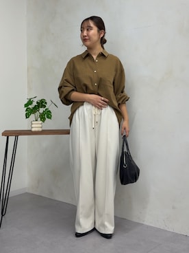 「Jena espace merveilleux(ジェナ エスパスメルヴェイユ)のトロミタックインシャツ(シャツ/ブラウス、グリーン系)」を使った、KAEDEさん(レディース・158cm)の秋コーディネート