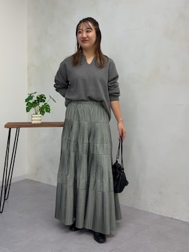 「Jena espace merveilleux(ジェナ エスパスメルヴェイユ)のメランジラメVネックニット(ニット/セーター、ブラウン系)」を使った、KAEDEさん(レディース・158cm)の秋コーディネート