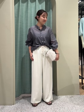 「Jena espace merveilleux（ジェナ　エスパスメルヴェイユ）の【唯一無二のシアーフリルシャツ】シアーバックラッフルシャツ（シャツ/ブラウス、グレー系）」を使った、KAEDEさん（レディース・158cm）の夏コーディネート