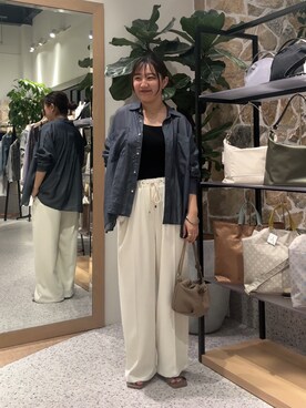 「Jena espace merveilleux（ジェナ　エスパスメルヴェイユ）の【程よい抜け感】シアーデニムシャツ（シャツ/ブラウス、ブルー系）」を使った、KAEDEさん（レディース・158cm）の春コーディネート
