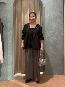 「Jena espace merveilleux（ジェナ　エスパスメルヴェイユ）の【品よく決まる】ペプラムパーカー（Tシャツ/カットソー、ブラック系）」を使った、KAEDEさん（レディース・158cm）の春コーディネート