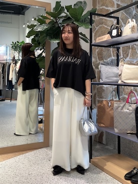 「Jena espace merveilleux（ジェナ　エスパスメルヴェイユ）のロゴシルケットCS（Tシャツ/カットソー、ブラック系）」を使った、KAEDEさん（レディース・158cm）の春コーディネート