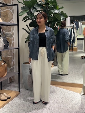 「Jena espace merveilleux（ジェナ　エスパスメルヴェイユ）の【待望のサイズ展開！シリーズ累計販売枚数1万枚突破！】テンセルデニムシャツ（シャツ/ブラウス、ブルー系）」を使った、KAEDEさん（レディース・158cm）の夏コーディネート