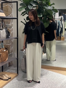 「Jena espace merveilleux（ジェナ　エスパスメルヴェイユ）の【新色登場】【サラサラ素材で涼しく着れる】ビッグ変形Tシャツ（Tシャツ/カットソー、ブラック系）」を使った、KAEDEさん（レディース・158cm）の夏コーディネート