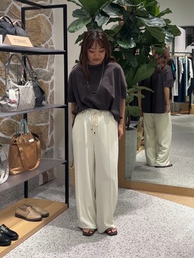 「Jena espace merveilleux（ジェナ　エスパスメルヴェイユ）の【ポンチョシルエットで可愛い／大人Tシャツ】バックテープカットソー（Tシャツ/カットソー、グレー系）」を使った、KAEDEさん（レディース・158cm）の夏コーディネート