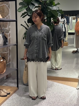 「Jena espace merveilleux（ジェナ　エスパスメルヴェイユ）のバックギャザーデニムシャツ（シャツ/ブラウス、グレー系）」を使った、KAEDEさん（レディース・158cm）の夏コーディネート