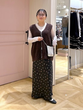 「LOWRYS FARM（ローリーズファーム）のアイテム（ベスト）」を使った、おとも.さん（レディース・155cm）の秋コーディネート