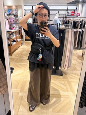 「LOWRYS FARM（ローリーズファーム）のメランジロゴTEE　1048840（Tシャツ/カットソー、ブラック系）」を使った、おとも.さん（レディース・155cm）の夏コーディネート