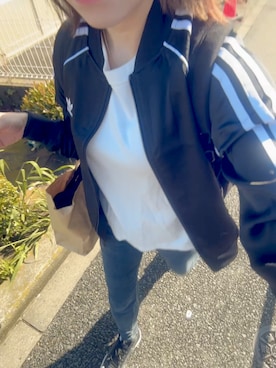「GU（ジーユー）のアイテム（Tシャツ/カットソー、ホワイト系）」を使った、ゆゆさん（レディース・152cm）の春コーディネート