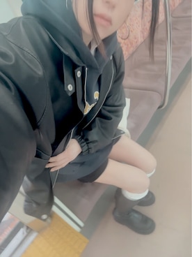 「NICE CLAUP（ナイスクラップ）のアイテム（ライダースジャケット、ブラック系）」を使った、ゆゆさん（レディース・152cm）の春コーディネート