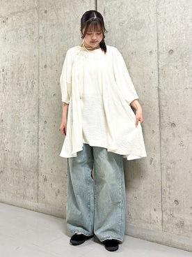 「KBF（ケイビーエフ）の『3サイズ展開』タックボタンアップデニム（デニムパンツ、ブルー系）」を使った、aguさん（レディース・161cm）の春コーディネート