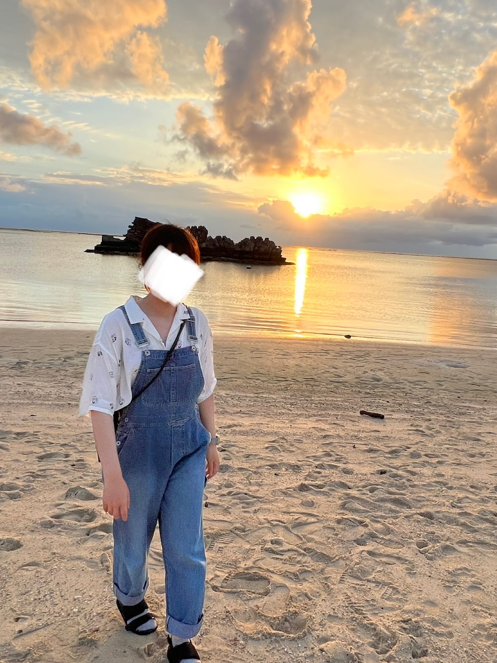 「夏コーデ、ゆるコーデ、きれいめカジュアル、高身長コーデ、ホワイト、古着MIX、春夏コーデ、オトナカジュアル、シャツスタイル、ストリート、ディズニーコーデ、カジュアル、こどもコーデ、パンツスタイル、リラックススタイル」｜「niko and...のアイテム（シャツ/ブラウス、ホワイト系）」を使った、リーナ・ベル♥さん（レディース・167cm）の春コーディネートの1枚目の写真