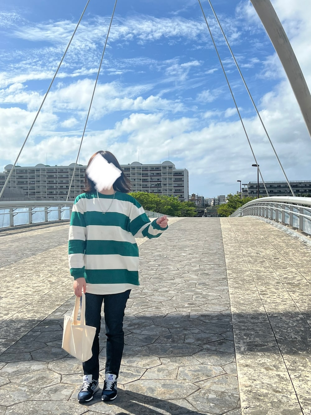 「休日スタイル、春服、春夏コーデ、ゆるコーデ、オトナカジュアル、パンツスタイル、カジュアルコーデ、ビッグシルエット、高身長コーデ、お洒落さんとつながりたい、デニムコーデ、ボーダー、グリーン、白、大人コーデ」｜「LOWRYS FARMのアイテム（トップス、グリーン系）」を使った、リーナ・ベル♥さん（レディース・167cm）の春コーディネートの1枚目の写真
