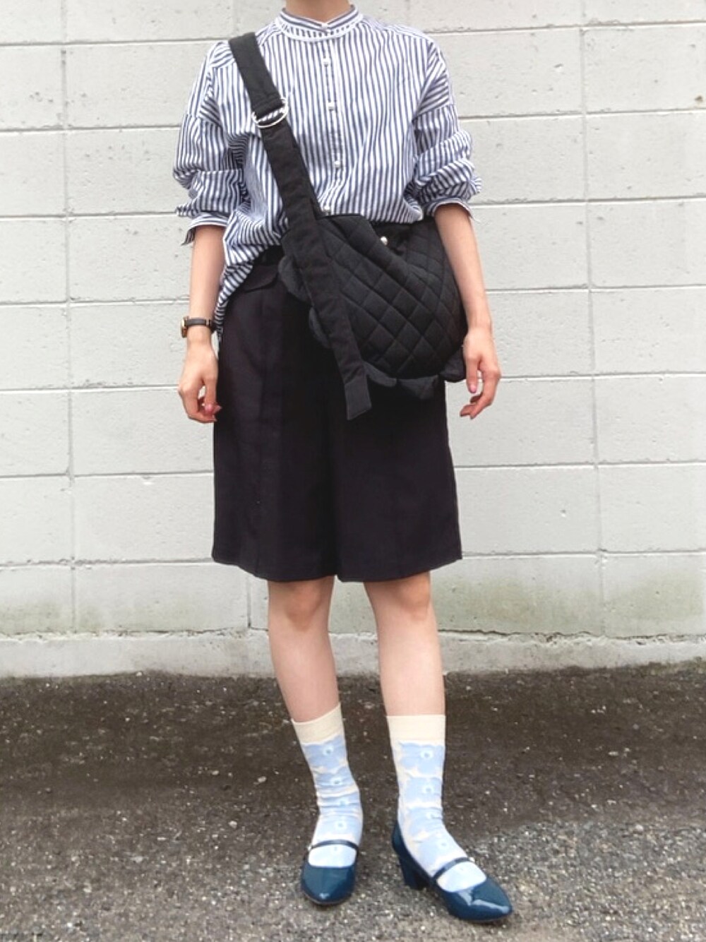「ストライプシャツ、大人カジュアル、ハーフパンツ、パールネックレス、パンプス、バンドカラーシャツ、ショルダーバッグ、ストライプ、チュニック、キルティング、エナメルシューズ、低身長、低身長コーデ」｜「Te chichiのアイテム（シャツ/ブラウス、その他）」を使った、ぱん🐼さん（レディース・153cm）の秋コーディネートの1枚目の写真