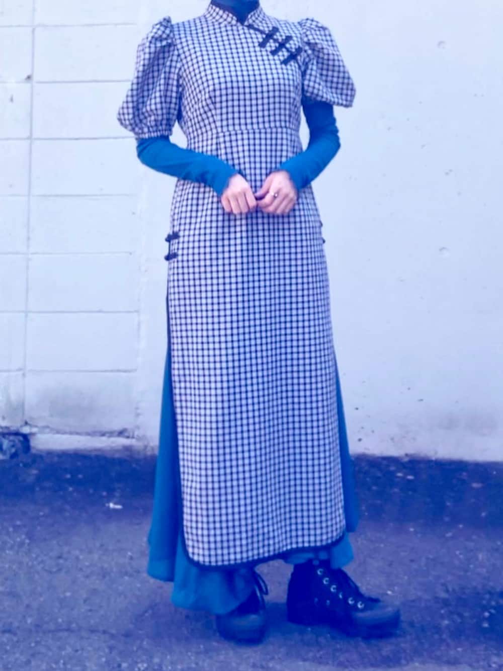 「ハイカットスニーカー、休日スタイル、チャイナ、ギンガムチェック、シースルー、dearsisterhood、コンバース、低身長コーデ、ごきげんウィーク、ハイネック、パフスリーブ、レイヤードスタイル、スリット」｜「me+em selectのシースルーハイネックメロートップス（Tシャツ/カットソー、ブルー系）」を使った、ぱん🐼さん（レディース・153cm）の春コーディネートの1枚目の写真