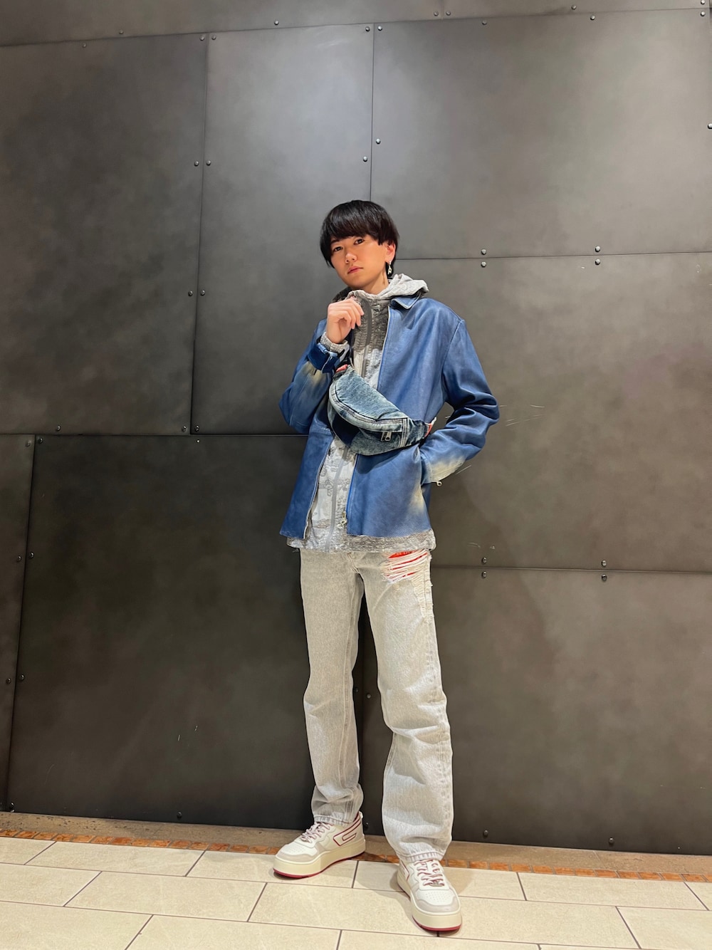 「DIESEL、ディーゼル、ジャケット、デニム、DIESELみなとみらい、2月」｜「DIESELのアイテム（ジャケット/アウター、ブルー系）」を使った、Tommyさん（メンズ・172cm）の冬コーディネートの1枚目の写真