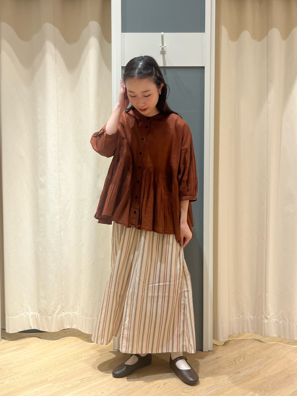 「オトナカジュアル、楽ちんコーデ、お出かけコーデ、秋のコーデ、Samansa Mos2、サマンサ モスモス(Samansa Mos2)」｜「Samansa Mos2のインドボイル切替ギャザーブラウス（シャツ/ブラウス、ブラウン系）」を使った、さとうさん（レディース・159cm）の夏コーディネートの1枚目の写真