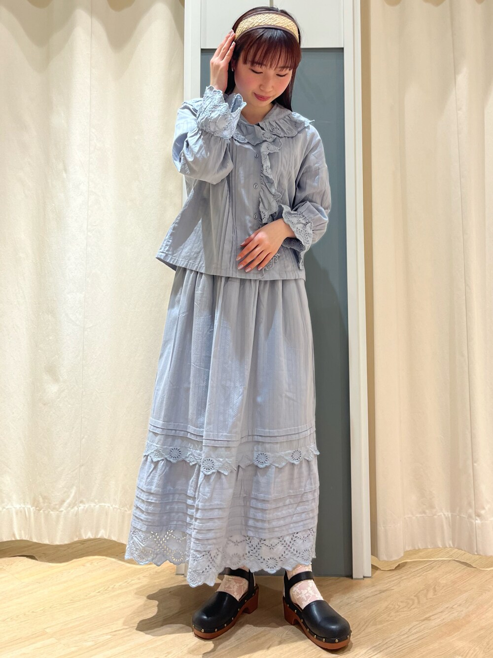 「SM2、サマンサ モスモス(Samansa Mos2)、Samansa Mos2、春カラー、#春コーデ、大人ガーリー、レース、ブラウス」｜「Samansa Mos2のラフィアリボンカチューシャ（ネックレス、ブラウン系）」を使った、さとうさん（レディース・159cm）の春コーディネートの1枚目の写真