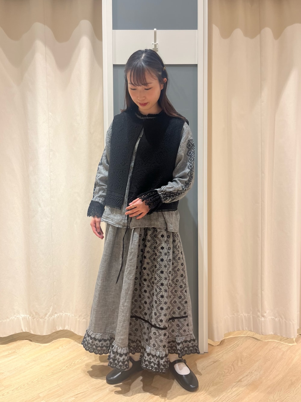 「Samansa Mos2、サマンサ モスモス(Samansa Mos2)、大人かわいい、大人ガーリー、kazumiコラボ、リネン、キルティング」｜「Samansa Mos2のワンストラップシューズ（ドレスシューズ、ブラック系）」を使った、さとうさん（レディース・159cm）の夏コーディネートの1枚目の写真