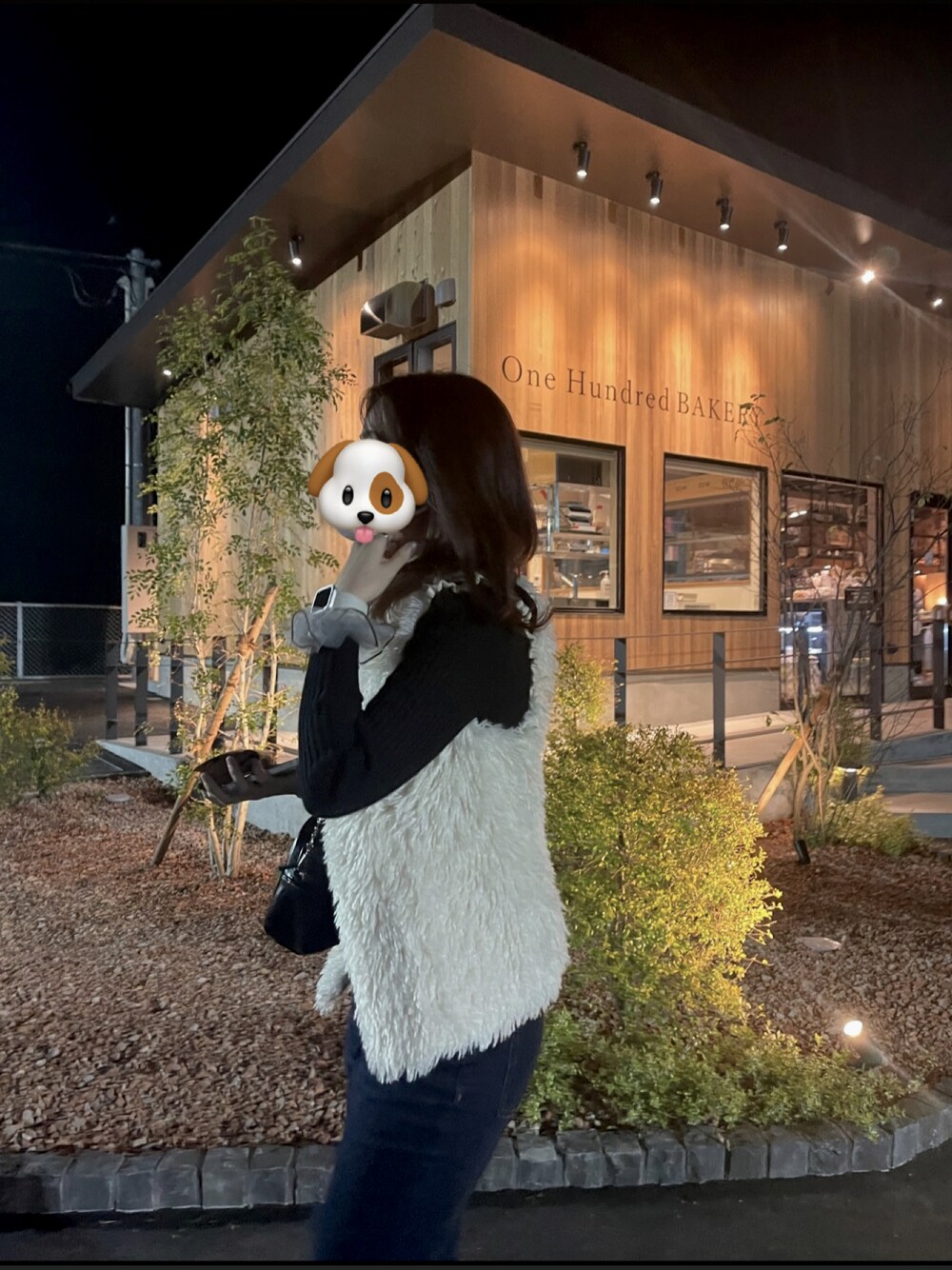 「秋冬コーデ、オトナカジュアル、モノトーンコーデ、シンプルコーデ、ファーベスト、高身長女子」｜「mysticのアイテム（その他アウター、ホワイト系）」を使った、mywooさん（レディース・166cm）の冬コーディネートの1枚目の写真