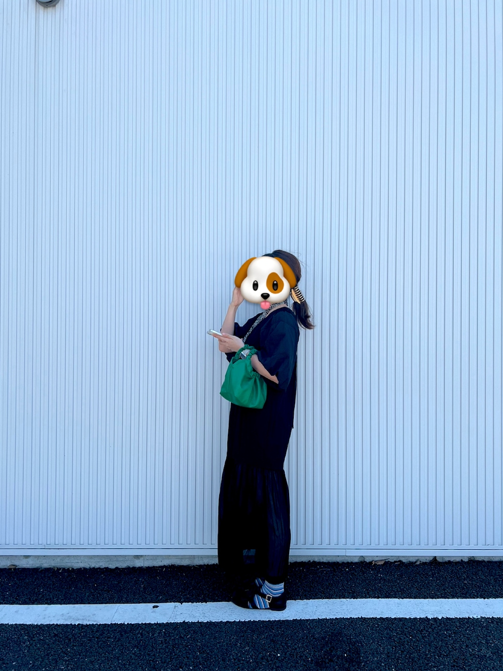 「大人かわいい、夏コーデ、ワンピース、おしゃれさんと繋がりたい、ootd、ゴールドアクセ、モノトーン、オールブラック」｜「Kastaneの【WEB限定/サイズ展開あり】ワッシャーシフォン無地ワンピース（ワンピース、ブラック系）」を使った、mywooさん（レディース・166cm）の秋コーディネートの1枚目の写真