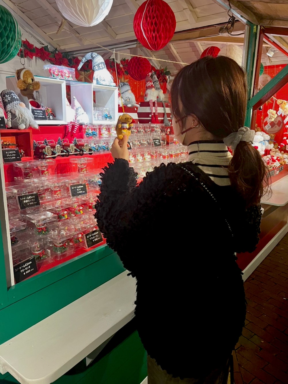 「冬コーデ、休日スタイル、きれいめカジュアル、ゆるコーデ、ロングスカート、高身長コーデ、クリスマス」｜「Kastaneの【WEB限定アイテム】ループ編みカーディガン（カーディガン/ボレロ、ブラック系）」を使った、mywooさん（レディース・166cm）の冬コーディネートの1枚目の写真