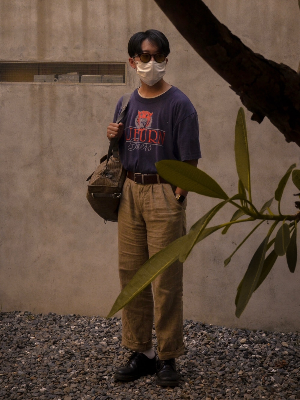 「vintage、vintage style、古着、Auburn、Auburn Tigers、BANANA REPUBLIC、Football、East German、Espner」｜「Auburn Tigerのアイテム（トップス、ブルー系）」を使った、Wemoさん（メンズ・160cm）の夏コーディネートの1枚目の写真
