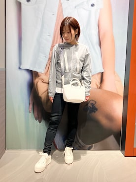 「ARMANI EXCHANGE（アルマーニエクスチェンジ）のアイテム（トップス、グレー系）」を使った、MM529さん（レディース・157cm）の夏コーディネート