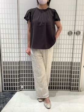 「TOKYO SHIRTS（トウキョウシャツ）の接触冷感 シルキーサテン フレア袖 ブラウス（シャツ/ブラウス、ブラウン系）」を使った、BRICK HOUSE シャツ工房 東松山ピオニウォーク店さん（レディース・150cm）の夏コーディネート