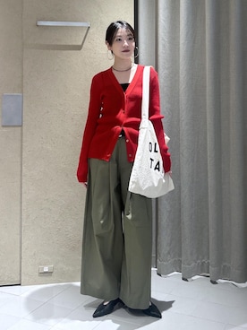 「SALON adam et rope'（サロン アダム エ ロペ）の【WEB限定】コットンツイルワイドフォルムパンツ / 新色追加（その他パンツ、グリーン系）」を使った、haruさん（レディース・159cm）の春コーディネート