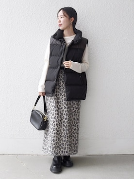 「アイテム（ダウンベスト）」を使った、山内さん（レディース・153cm）の秋コーディネート