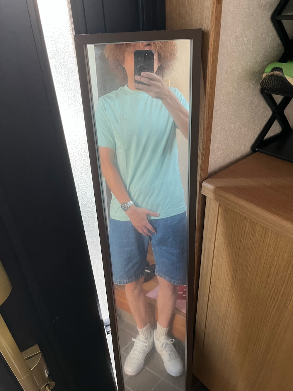 「夏ルックで気分アップ、デニム、デニムハーフパンツ、夏服コーデ、カジュアルコーデ、夏コーデ、短パン」｜「NEW BALANCEの550（スニーカー、ホワイト系）」を使った、169男さん（メンズ・169cm）の夏コーディネートの1枚目の写真