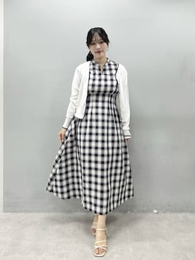 「natural couture（ナチュラルクチュール）の【sherbet line】接触冷感・UVカット付き配色金ボタンカーディガン（ニット/セーター、ホワイト系）」を使った、airiさん（レディース・161cm）の春コーディネート