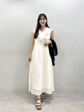 「natural couture（ナチュラルクチュール）の〈Erikoコラボ〉フリルカラーノースリワンピース（ワンピース、ホワイト系）」を使った、airiさん（レディース・161cm）の春コーディネート