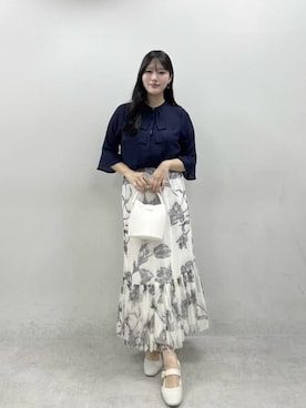 「natural couture（ナチュラルクチュール）のフラワープリントティアードスカート（スカート、ホワイト系）」を使った、airiさん（レディース・161cm）の春コーディネート