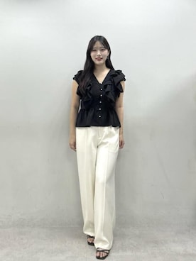 「natural couture（ナチュラルクチュール）の〈Erikoコラボ〉ラッフルフリルペプラムブラウス（シャツ/ブラウス、ブラック系）」を使った、airiさん（レディース・161cm）の春コーディネート