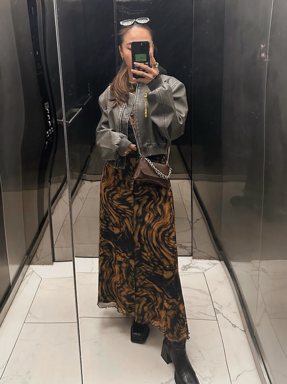 「asos、海外系ファッション、秋コーデ、ドレス、ロングワンピース、ロングドレス、厚底シューズ、厚底ブーツ、シンプルスタイル、大人ファッション、着回しコーデ、秋、初秋コーデ、お出かけコーデ、大人かわいい」｜「Scrap Bookの【Scrap Book】ミニチェーンバッグ（ショルダーバッグ、ブラウン系）」を使った、iambuddychansmoms2さん（骨格ナチュラル・レディース・164cm）の秋コーディネートの1枚目の写真
