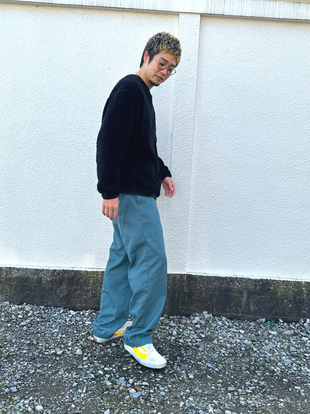 「秋っぽコーデ更新中、30代、30代コーデ、メンズファッション、メンズコーデ、シンプルコーデ、シンプルスタイル、Dickies、チノパン、ワークパンツ、プチプラ、プチプラコーデ、高見え、ラフコーデ、ラフ」｜「Dickiesの【Dickies/ディッキーズ】US874 オリジナルワークパンツ/チノパン/ワイドチノパンツ/ユニセックス（チノパンツ、グリーン系）」を使った、yusuke98さん（メンズ・181cm）の秋コーディネートの1枚目の写真