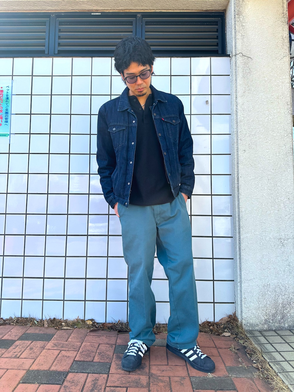 「今日のコーデ、メガネ男子、休日コーデ、メンズファッション、30代コーデ、古着コーデ、チノパン、大人カジュアル、Dickies、リーバイス、古着MIX、UNIQLO、adidas、いいね、save、フォローお願いします🤑、ダウンジャケット」｜「Levi'sのアイテム（ジャケット/アウター、ブルー系）」を使った、yusuke98さん（メンズ・181cm）の冬コーディネートの1枚目の写真