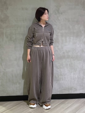 「アイテム（パーカー）」を使った、megumiさん（レディース・170cm）の秋コーディネート