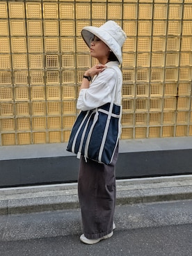 「HIROKO HAYASHI（ヒロコハヤシ）のPANIER CAMOSCIO（パニエ カモッショ）トートバッグ（トートバッグ、グレー系）」を使った、MTさん（レディース・153cm）の春コーディネート