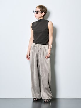 「CITYSHOP（シティーショップ）のVELVET EASY パンツ（その他パンツ、グレー系）」を使った、KAJImiさん（レディース・160cm）の春コーディネート
