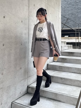 テーラードジャケット（グレー系）を使った「ショートパンツ」の