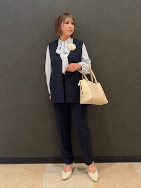 「SHOO・LA・RUE（シューラルー）の【洗濯機可/セットアップ可/S-3L】きちんと楽に。カットジョーゼット ペプラムジレ（ベスト、ブルー系）」を使った、Megさん（レディース・153cm）の冬コーディネート