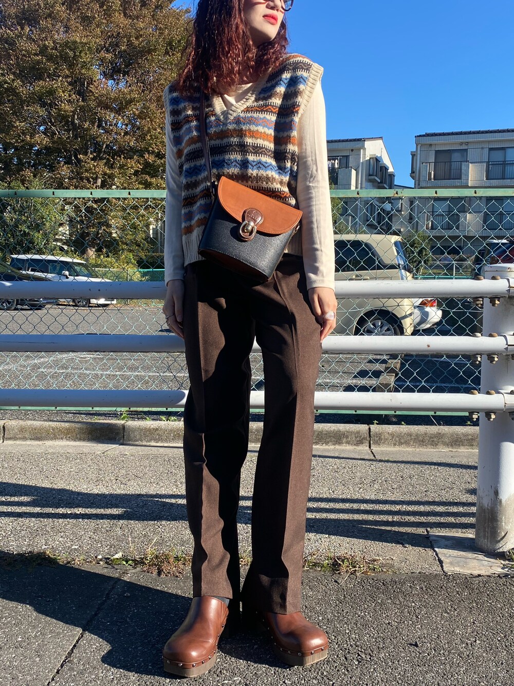 「LOWRYS FARMのスクエアヒールサボ　260867（サンダル、ブラウン系）」を使った、Kotoさん（レディース・160cm）の秋コーディネートの1枚目の写真