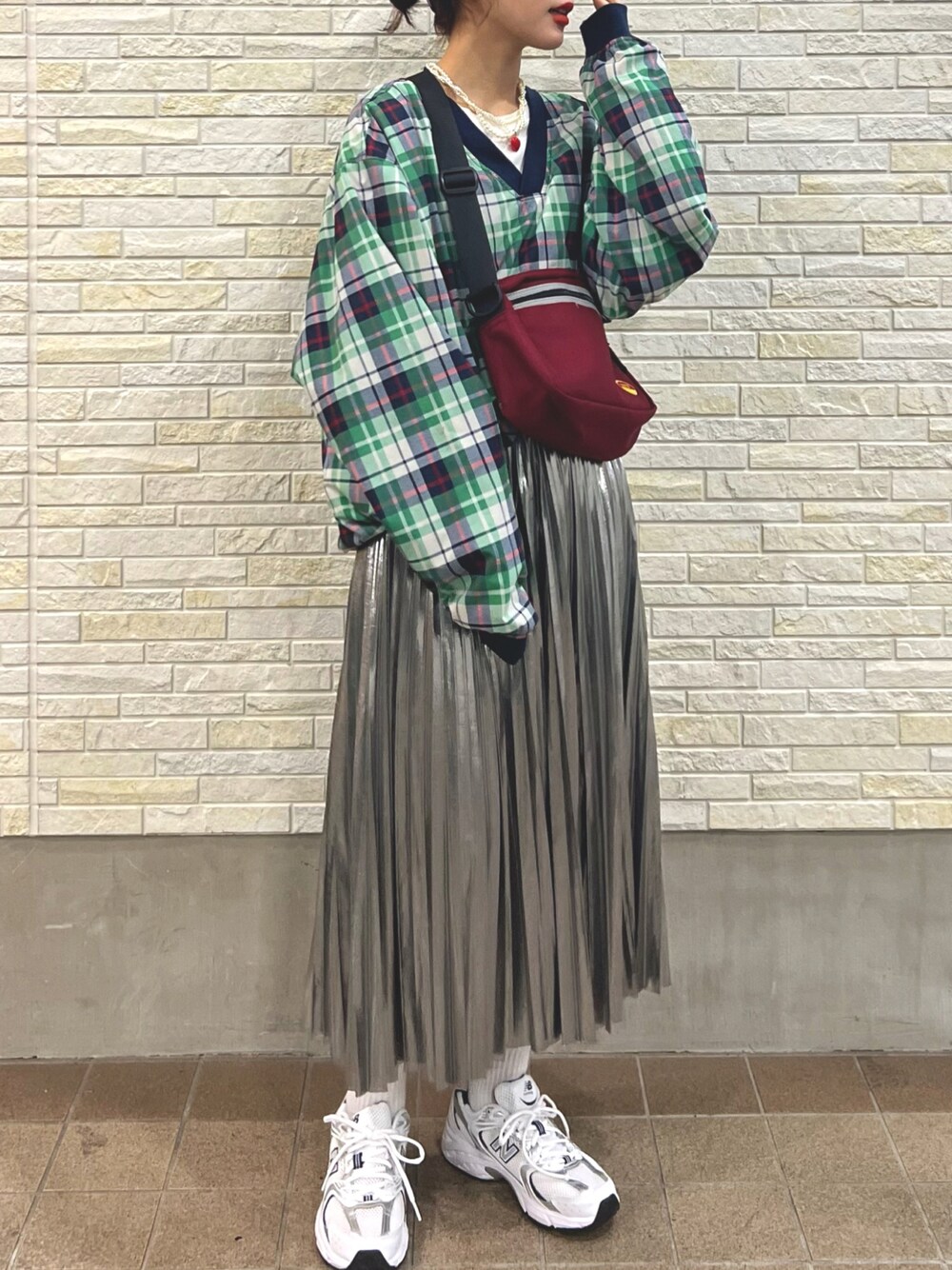 「秋服、チェック、韓国ファッション、厚底シューズ、ボストンバッグ、スニーカー、レイヤードスタイル、きれいめカジュアル、古着、スカート、休日コーデ、ミニバッグ、カジュアルガーリー、WEARハロウィン2022、今日のコーデ」｜「jouetieのアイテム（スカート、その他）」を使った、mocaさん（レディース・158cm）の秋コーディネートの1枚目の写真