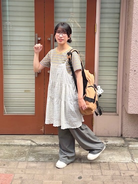 「しまむら（シマムラ）のアイテム（Tシャツ/カットソー、ベージュ系）」を使った、おさるさん（レディース・153cm）の春コーディネート